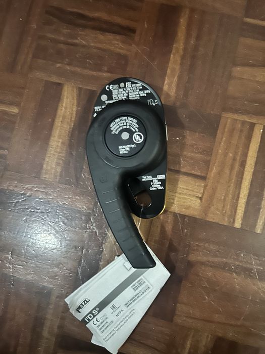 Descensor autofrenante Petzl I’D S +     Mosquetão com trava de rosca