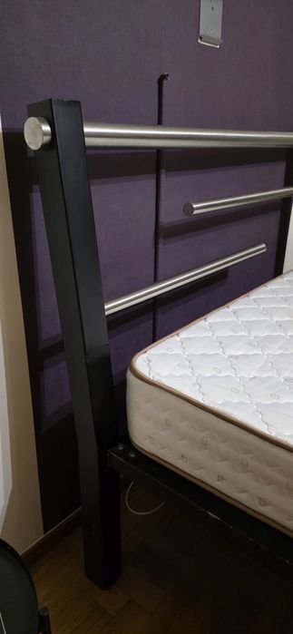 Cama casal em ferro e inox