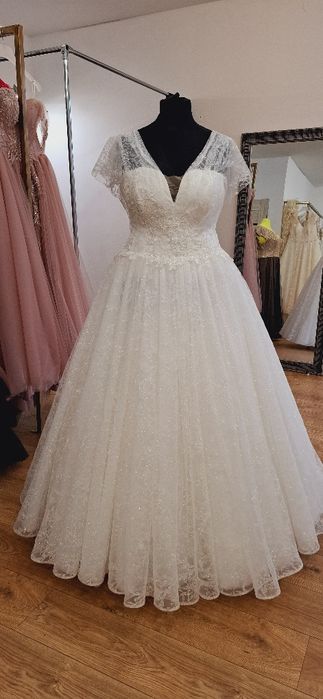 Suknia ślubna plus size
