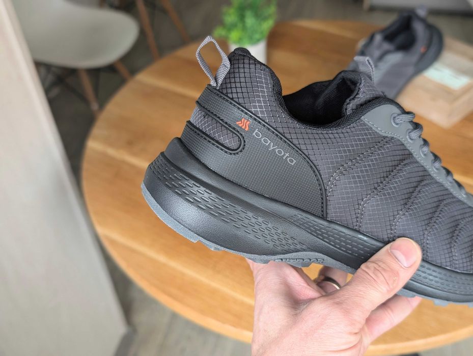 Чоловічі кросівки