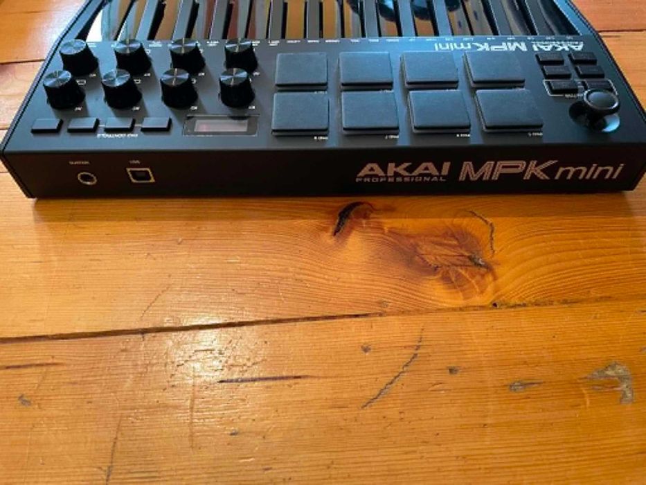 Kontroler MIDI AKAI