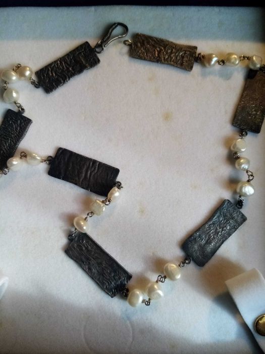 Colar de prata e pedras