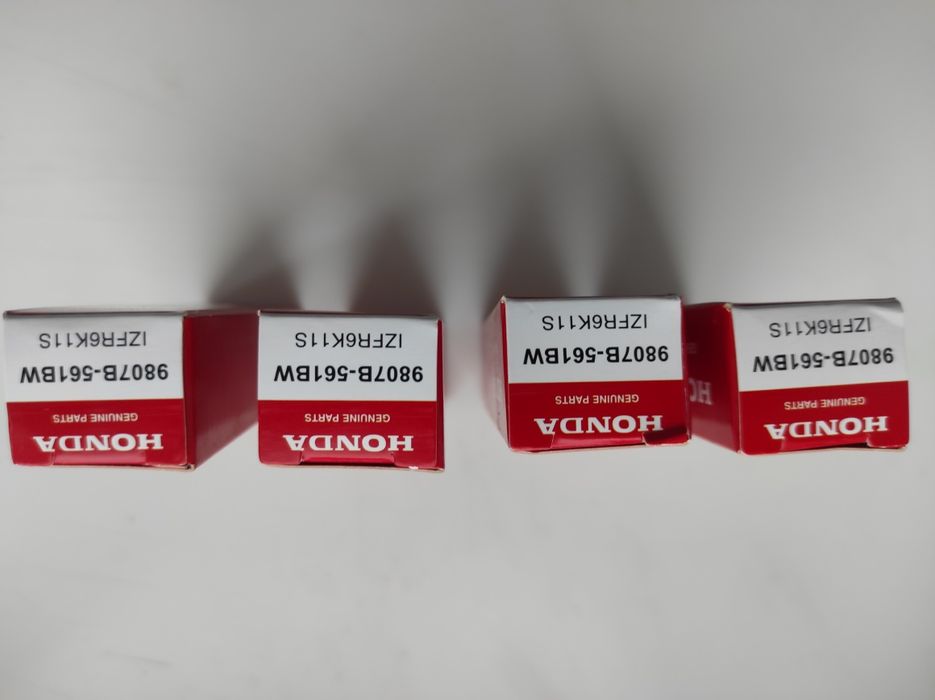 Свечи зажигания IZFR6K11S , комплект 4 штуки.Оригинал.