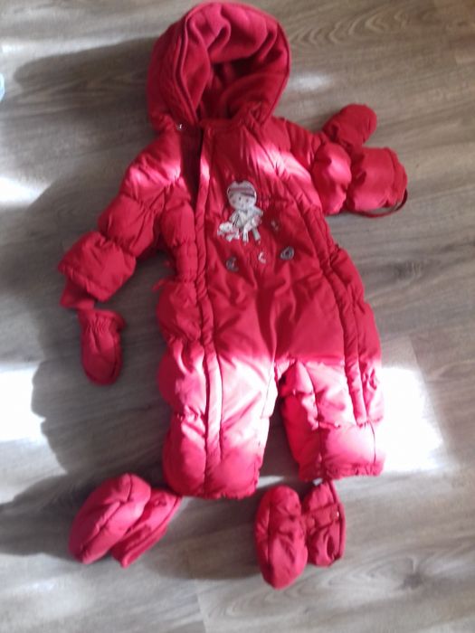 saco de inverno azul e vermelho