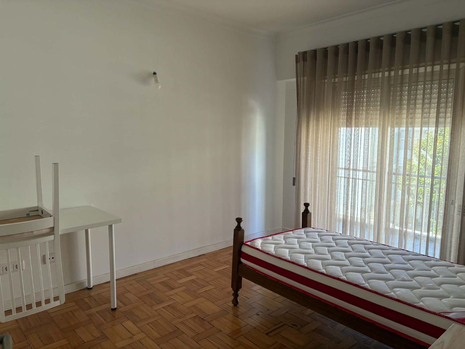 Quarto em apartamento renovado