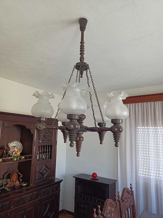 Mobilia de sala completa (tudo incluído, molduras, candeeiro, etc)