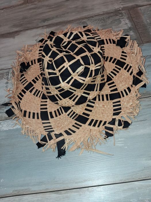 Letni kapelusz czarno beżowy