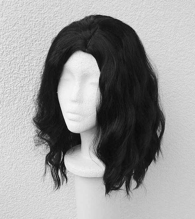 Peruka z przedziałkiem karbowana wig cosplay Czarna falowana