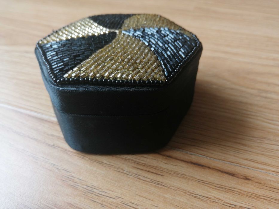 Szkatułka, pudełko na drobiazgi z koralików
