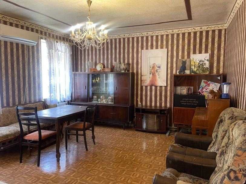 У продажу будинок зі зручностями на Холодній горі