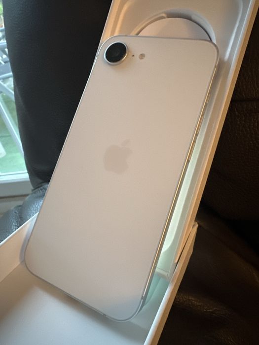 Iphone 16 E 128 GB kolor bialy - 100% baterii