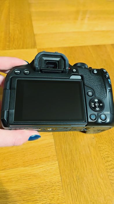 Aparat fotograficzny Canon 850D jak nowy + gratisy