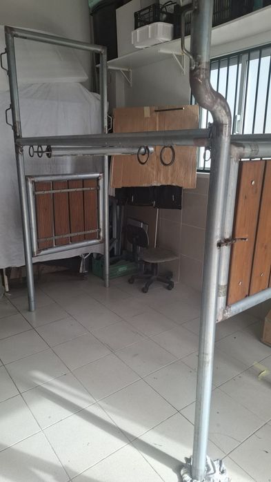 Tronco de contenção para cavalos