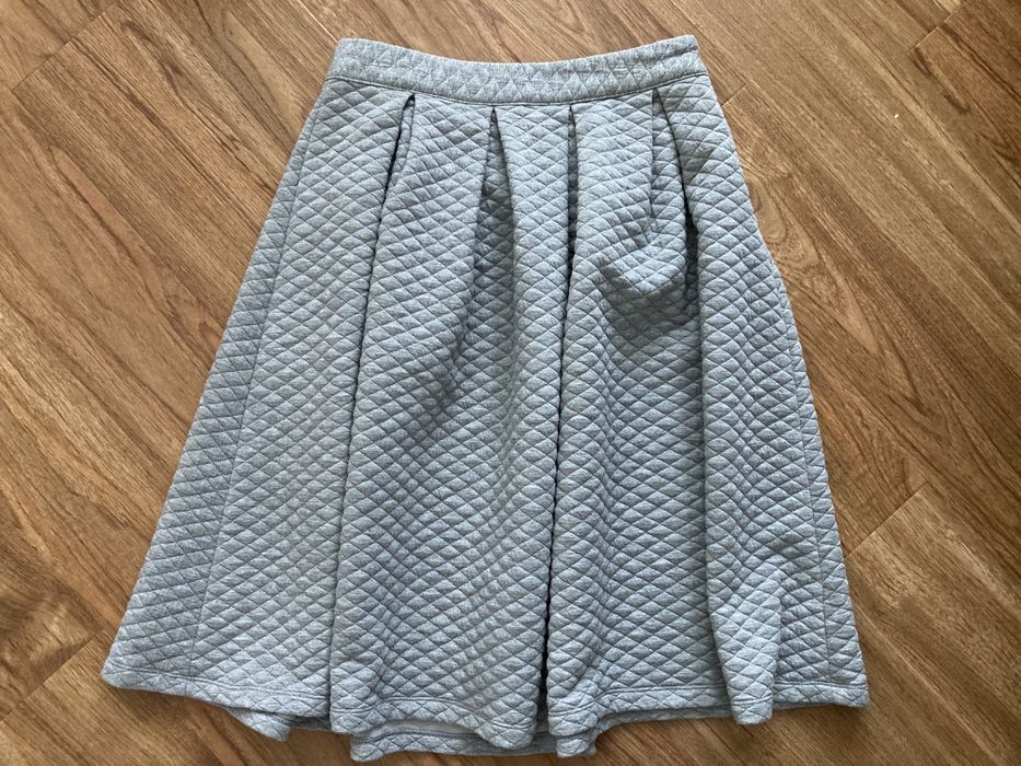 Rozkloszowana spódnica S 36