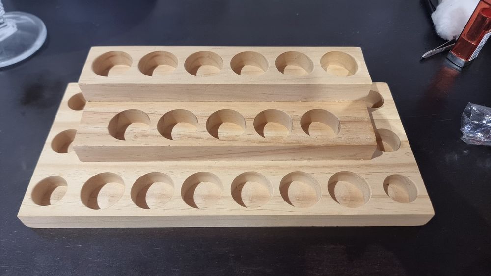 Suporte para verniz, óleo essencial ou batom