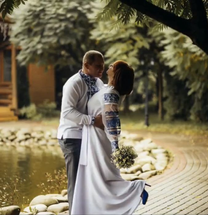 Вишиванки парні. Ціна комплекту 4100 грн. Знижка