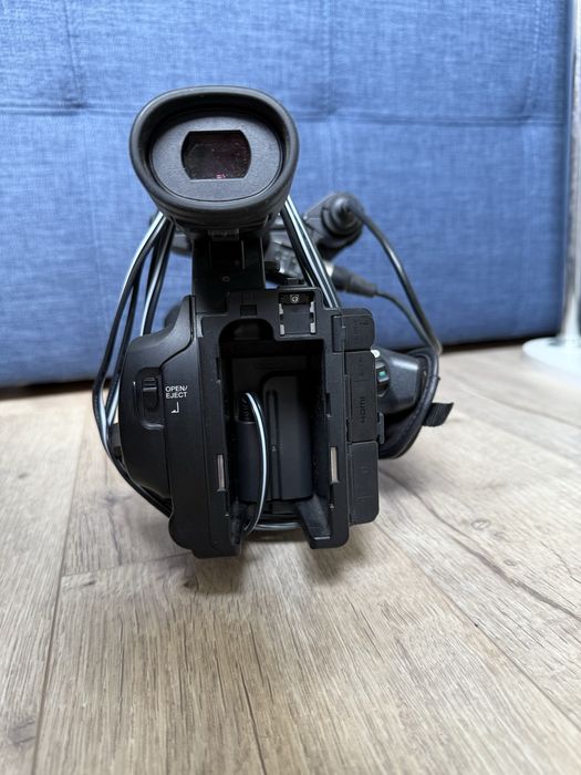 Кінокамера/відеокамера Sony HVR-Z5E