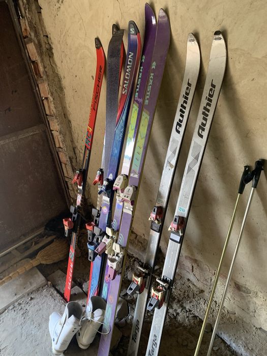 Лижі 4 парі ботінки плиці