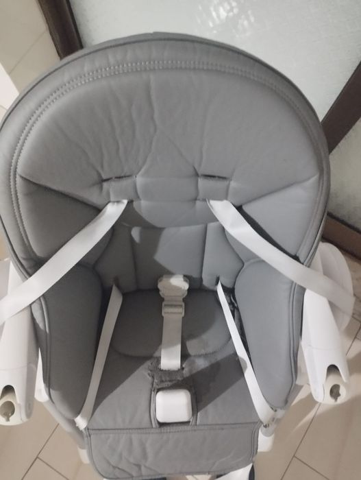 Cadeira de alimentação e marsúpio