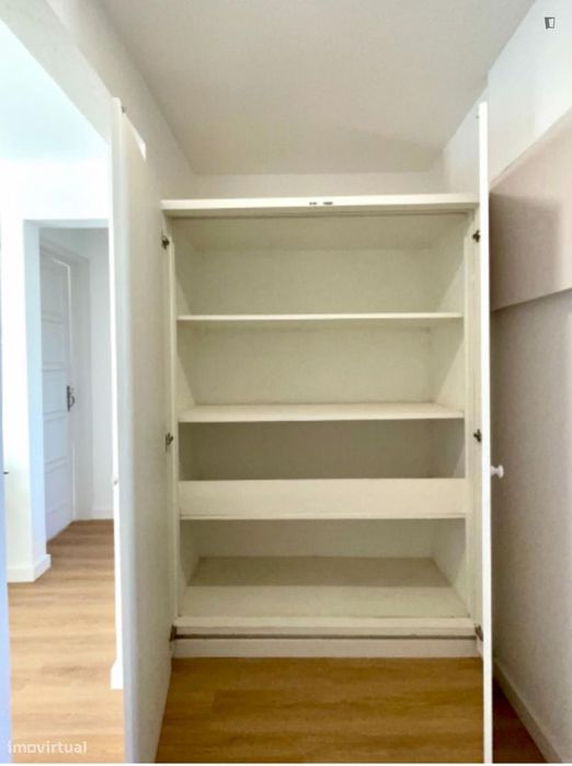 Quarto - localizado em Benfica Lisbon