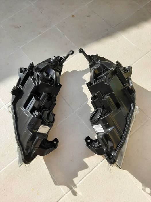 Dois faróis da frente opel Astra semi novo 2014