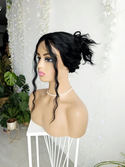 Peruka Iga premium lacefront czarna naturlany efekt fale loki