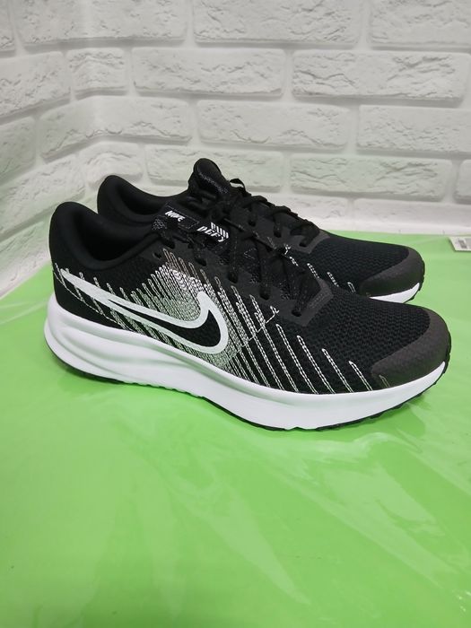 Чоловічі бігові кросівки Nike Run Defy HM9594-004.
