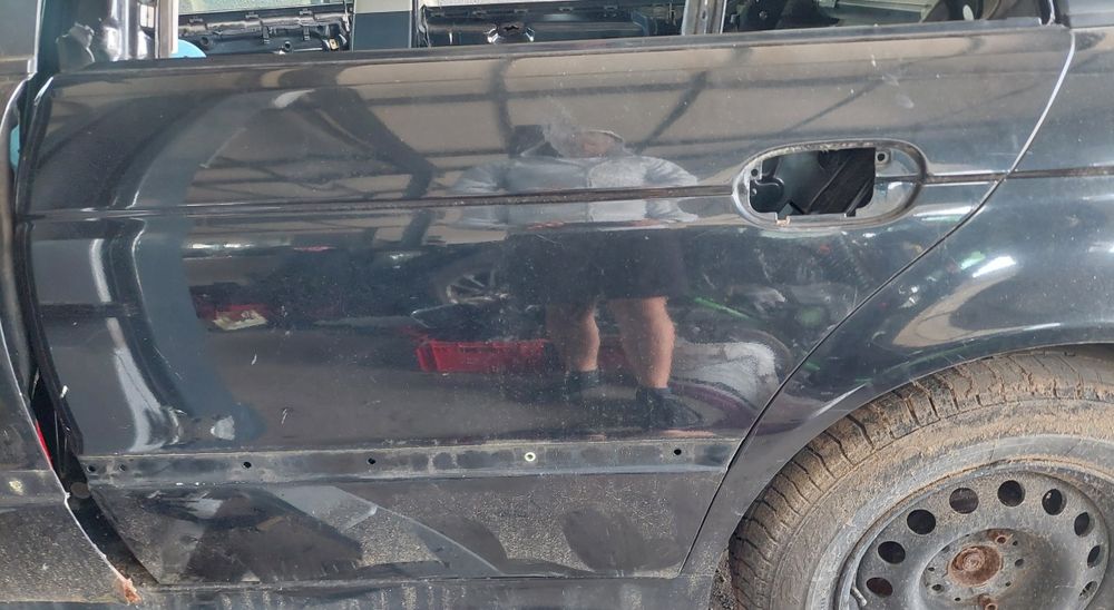 cosmoschwarz 303/9 czarne drzwi tyl tylne prawe lewe  bmw e39 kombi