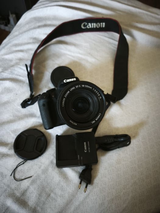Câmera DSLR Canon EOS 600D + Lente 18-135mm IS