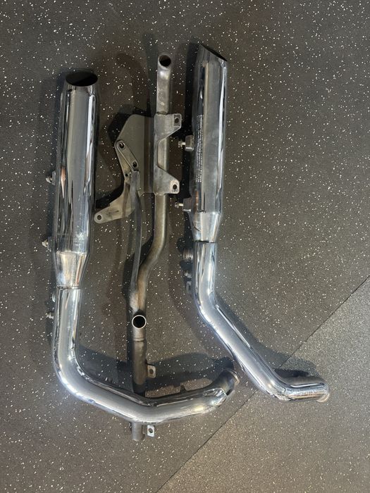 Material harley davidson ponteiras de escape Vance&Hines, viseira, etc…