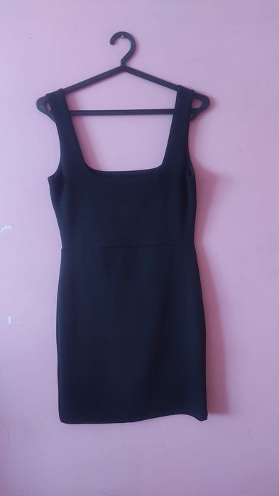 Vestido preto curto e justo - H&M
