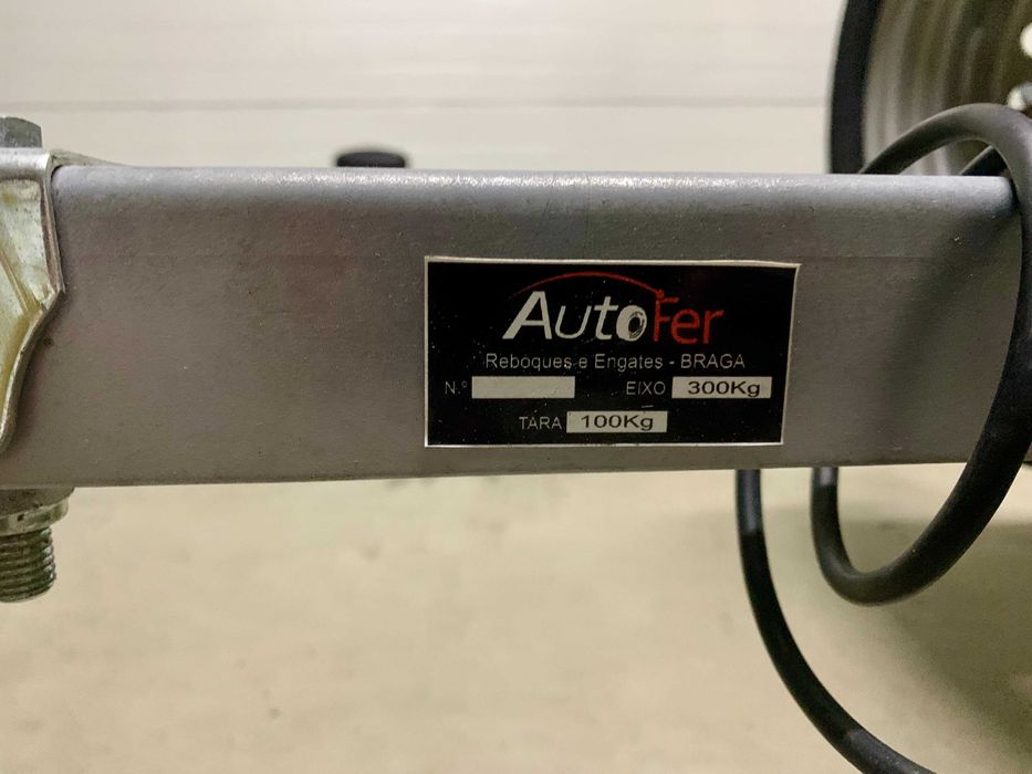 Atrelado para 3 motas