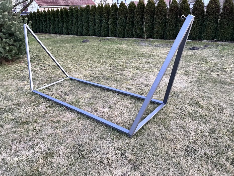 Stojak na hamak z metalu