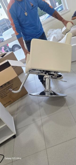 CADEIRA de Cabeleireiro Creme — NOVA