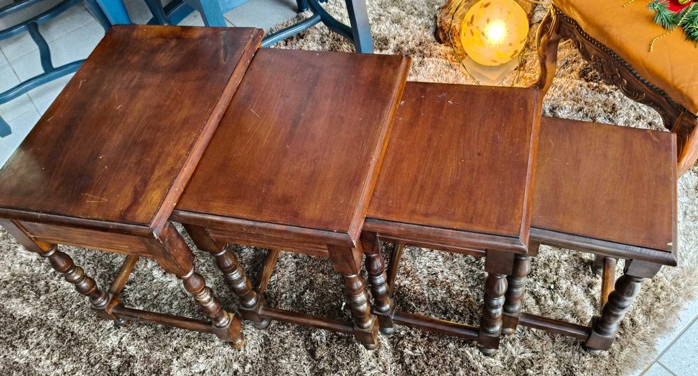 Conjunto de mesas de apoio "ninho"