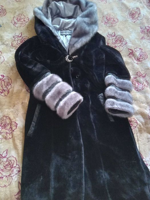 Шубка жіноча з штучного хутра