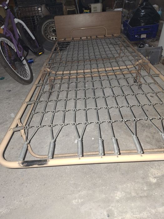 Vendo cama de solteiro dobrável antiga