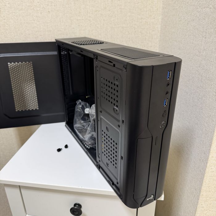 Корпус для пк Aerocool Sfx 400w блок живлення