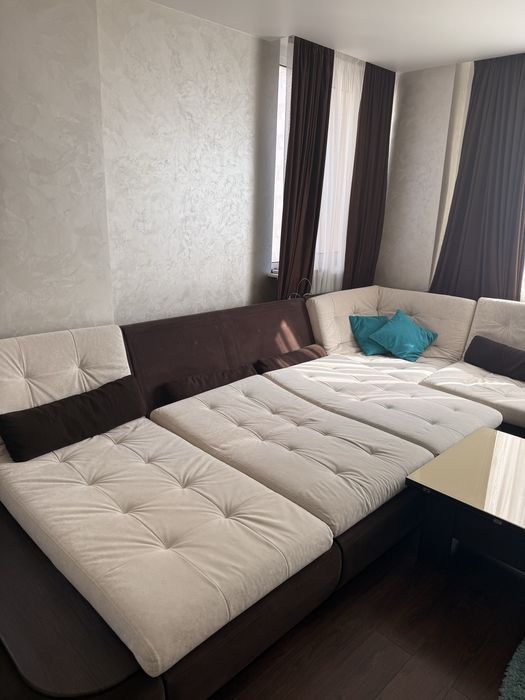 Кутовий диван.