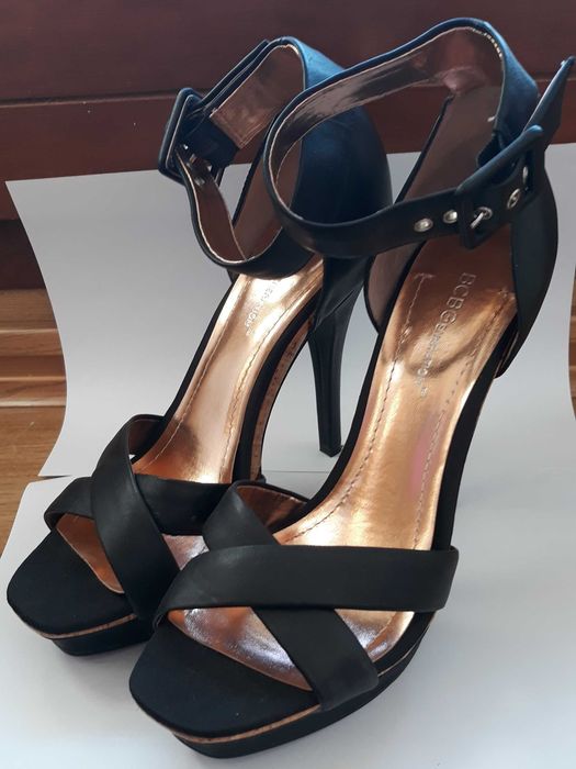 Szpilki BCBG MAX AZRIA rozm.40, nowe