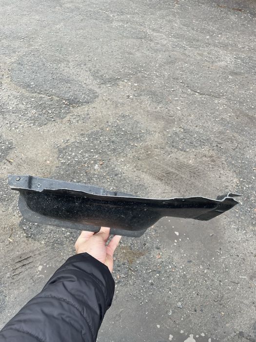 Локер на BMW F10 ( трикутник під бампер)