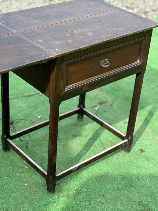 Mesa antiga dos anos 50