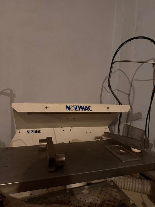 Vendo máquina de limpeza têxtil