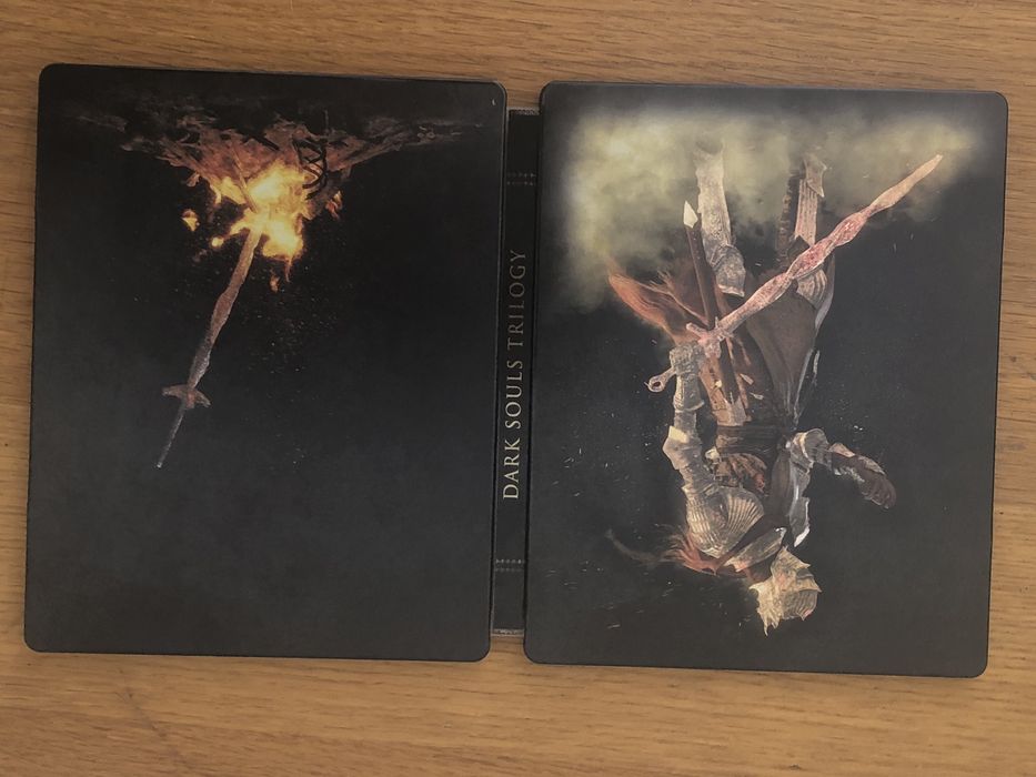Dark Souls Trilogy PS4 em steelbook