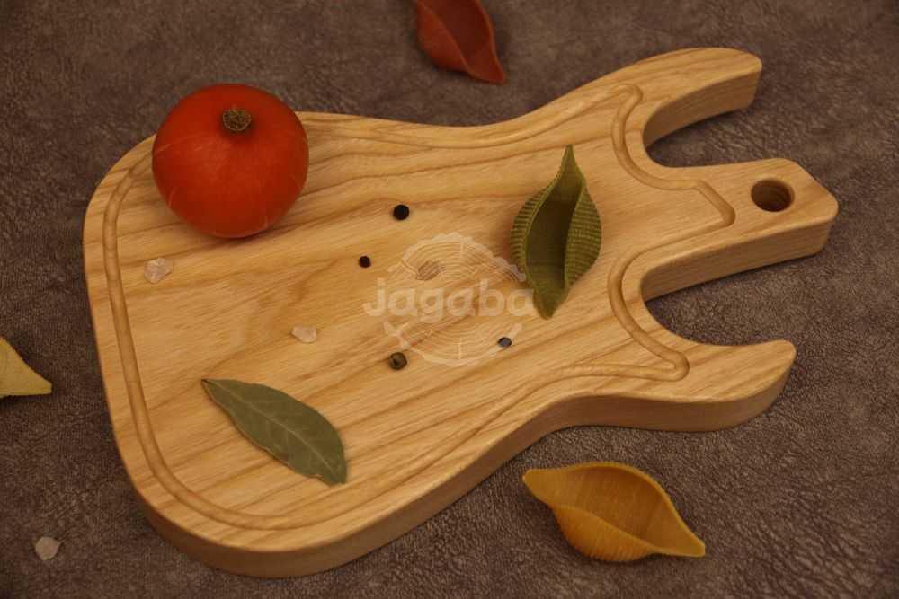 Deska do krojenia z litego drewna jesionowego - Gitara