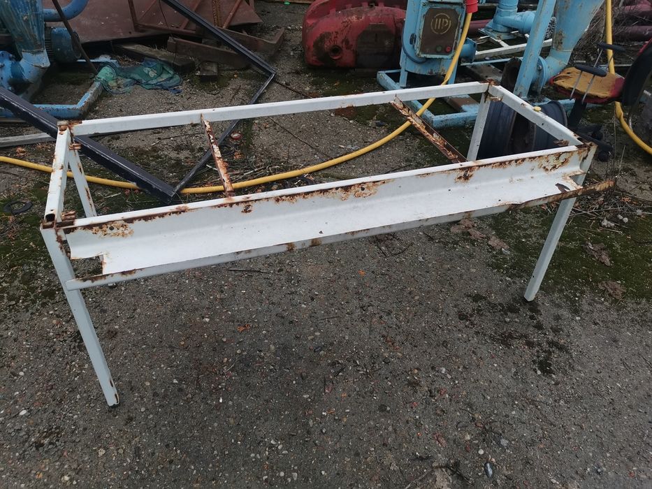 Sprzedam stelaże do stolików, regały