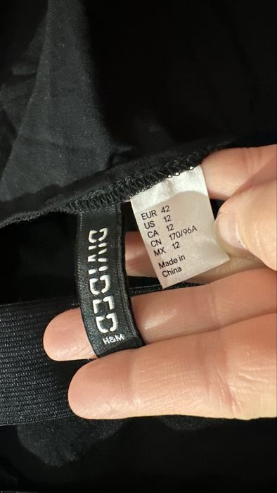 Krótka odważna sukienka