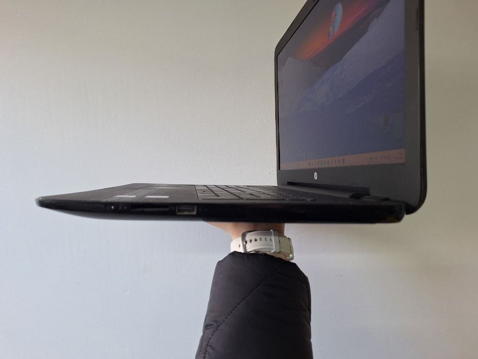 HP Pavilion 17.3 i5-6200U