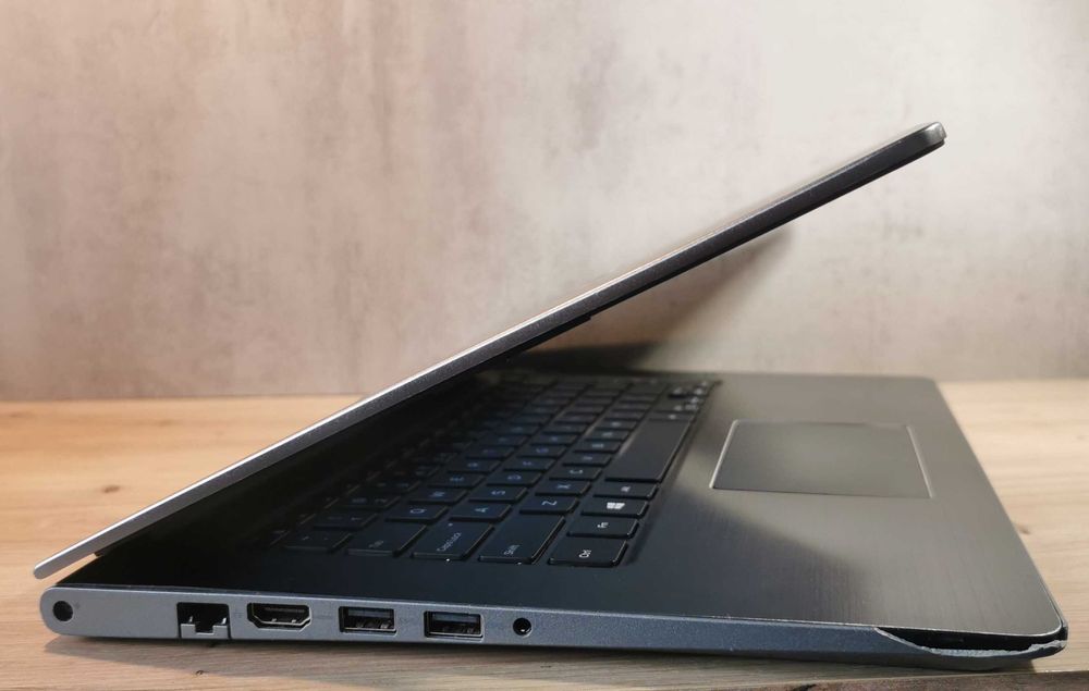 Dell Vostro 5468 14" FHD i5-7200u/8GB RAM/256GB SSD/W10P