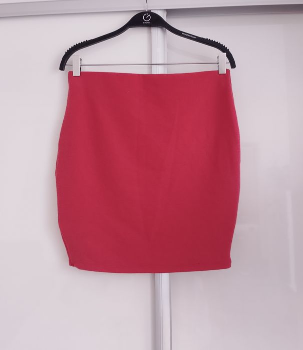 spódniczka mini Amisu rozmiar 40
Długość 45 cm
Szerokość w pasie 39 cm